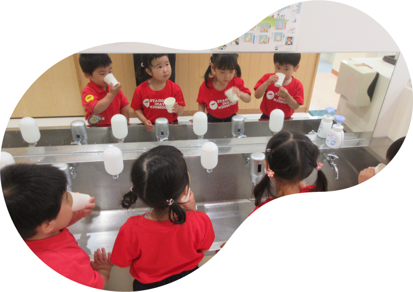 元気な園児たち保育部（未満児）、満3歳児、4歳児、5歳児の園生活を紹介します♪